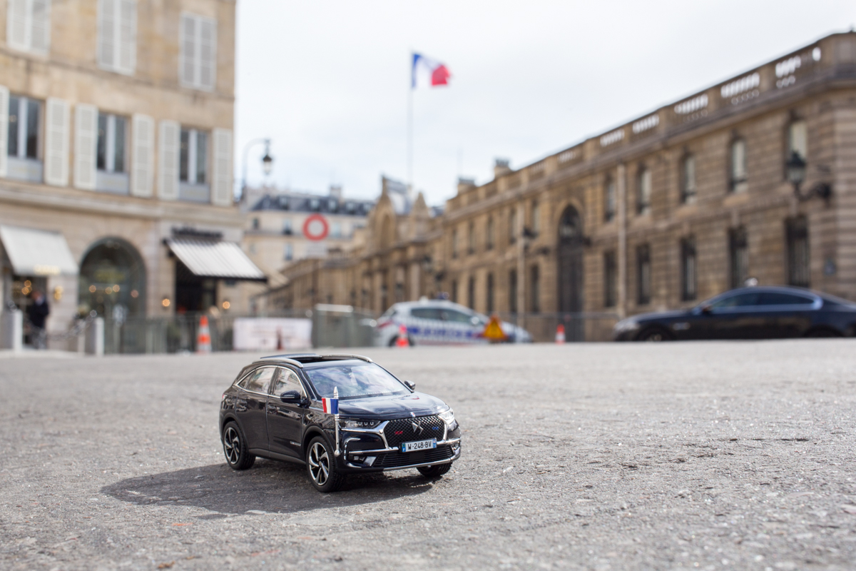 DS7 Crossback presidentiel devant le Palais de l'Elysée