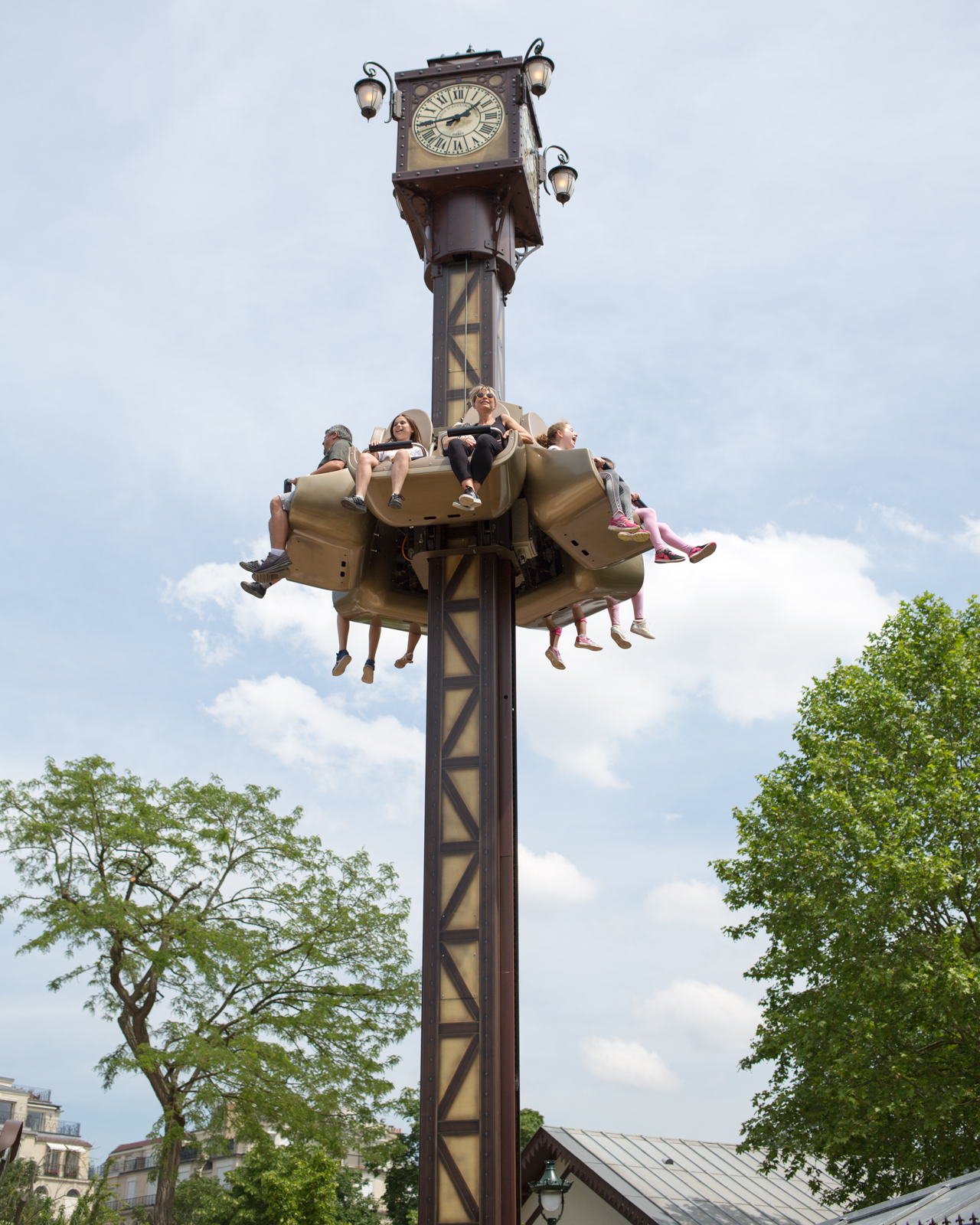 la tour de l'horloge photo by @Discret